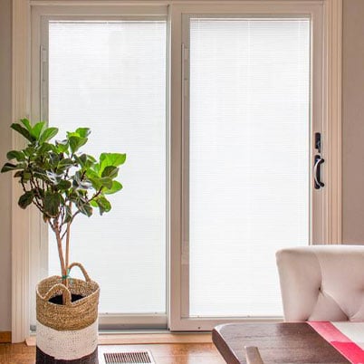 Andersen patio door 200 Series blinds in glass with white frame