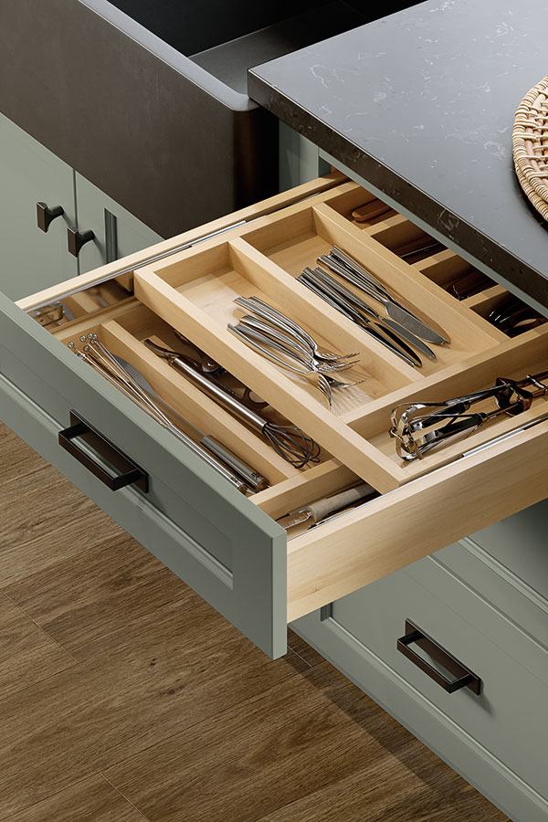 /file/media/midcontinent/products/cabinet_interiors/tieredcutlerydiv0615ffoptrets.jpg